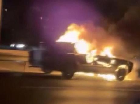 Ümraniye TEM Otoyolu'nda Otomobil Yangını: Trafik Durma Noktasına Geldi