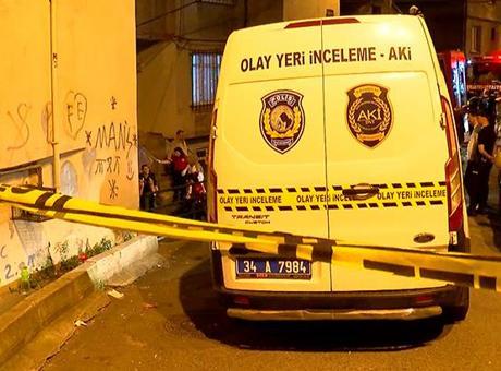 Eyüpsultan'da 3 Katlı Binada Yangın Çıktı: 2'si Çocuk 4 Yaralı