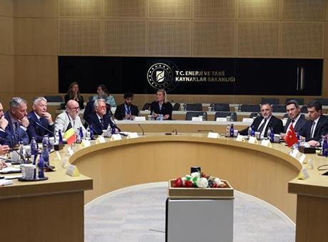 Bakan Bayraktar, Türkiye'nin Enerji Vizyonunu Belçikalı Yatırımcılarla Paylaştı