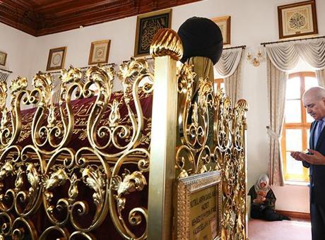 TBMM Başkanı Kurtulmuş, Bursa'da Valilik ve Türbe Ziyaretlerinde Bulundu