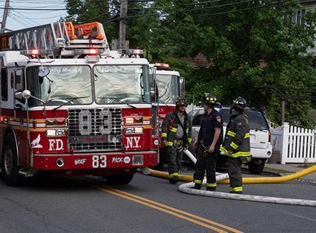 New York'taki Tersane Yangınında Patlama: 1 Ölü, 36 Yaralı