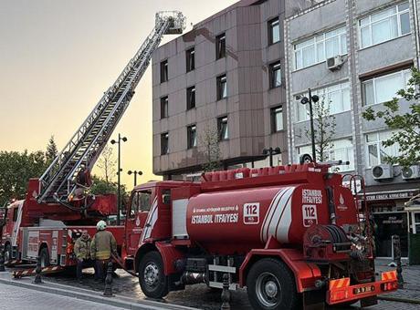 İstanbul'da Otel Yangını: 1 Kişi Hayatını Kaybetti