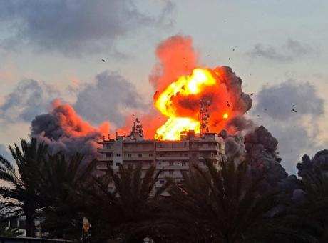 İsrail'in Lübnan'a Yönelik Bombardımanları Devam Ediyor: Sivil Kayıplar Artıyor