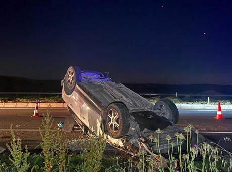 Çorlu'da Takla Atan Araçta Anne ve Çocuğu Yaralandı