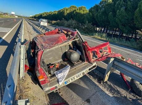 Uşak-İzmir Karayolunda Feci Kaza: 1 Ölü, 2 Yaralı