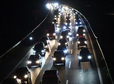 Bayram Dönüşü Trafik Yoğunluğu: İstanbul Yönünde Araçlar Durma Noktasına Geldi