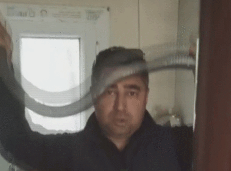 Yılancı Kemal, Kedi Gibi Korkusuz; Karayılanı Eliyle Yakaladı ve Doğaya Saldı