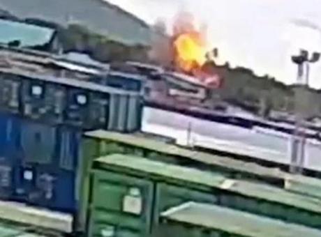Endonezya'da II. Dünya Savaşı'na Ait Mühimmat Patladı: 5 Ölü, 19 Yaralı