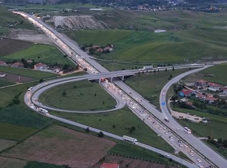 İstanbul'da Sürücülere Dikkat! Anadolu Otoyolu Trafiğe Kapatıldı
