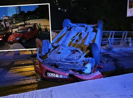 İstanbul'da Ters Dönerek Kaldırıma Çarpan Otomobil Kazası