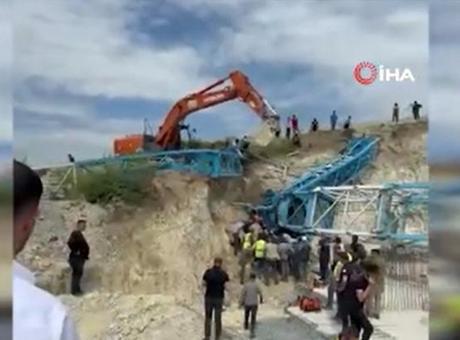 Arnavutköy'de İnşaat Şantiyesinde Vinç Devrildi: 2 İşçi Ağır Yaralandı