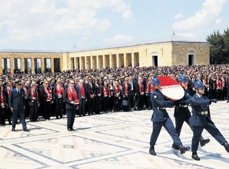 Anıtkabir Ziyaretine 6 Bin Koç Çalışanı Katıldı