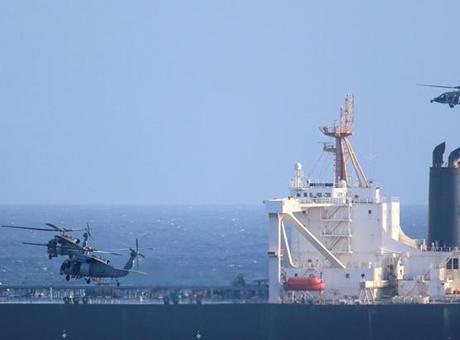 ABD'nin Hint Okyanusu'ndaki Başarılı Operasyonu: Yaptırım Kapsamındaki 'MT DAVINA' Gemisine Müdahale
