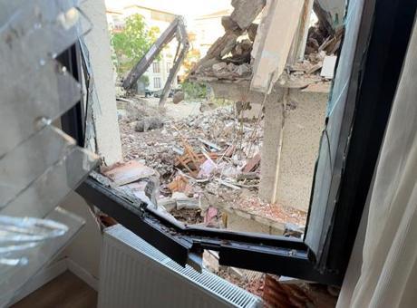 Kentsel Dönüşümde Korkutan Olay: Dev Kolon Yeni Binaya Düştü