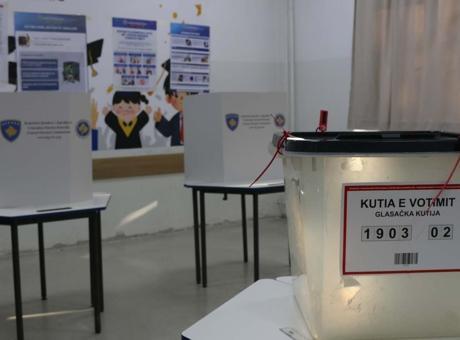 Kosova'da Seçim Günü: 1,9 Milyon Seçmen Oy Kullanıyor