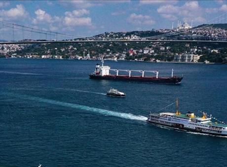 İstanbul Boğazı'nda Gemi Trafiği Geçici Olarak Durduruldu