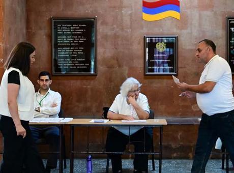 Ermenistan'da Seçim Krizi: 86 Sandıkta Yeniden Sayım Başlatıldı