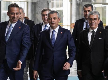 CHP'den DSP'ye Milletvekili Geçişi Talebi: Önder Aksakal'dan Sert Yanıt
