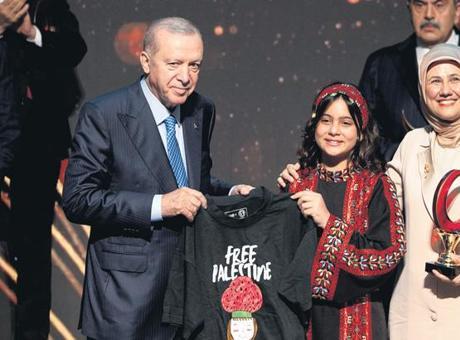 Cumhurbaşkanı Erdoğan'dan İsrail'e Sert Tepkiler: 'Hitler'in İzinden Gidenler Tarihsel Akıbetleriyle Yüzleşecek'