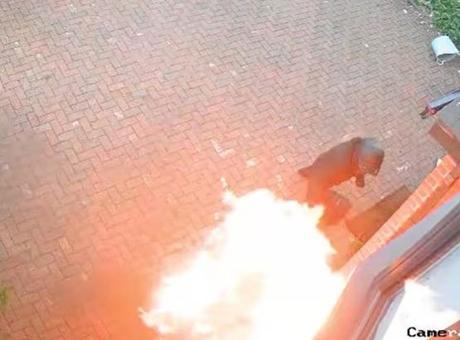 Bolton'da İmamın Evinin Kundaklanması: Hedefli Saldırı Şüphesi