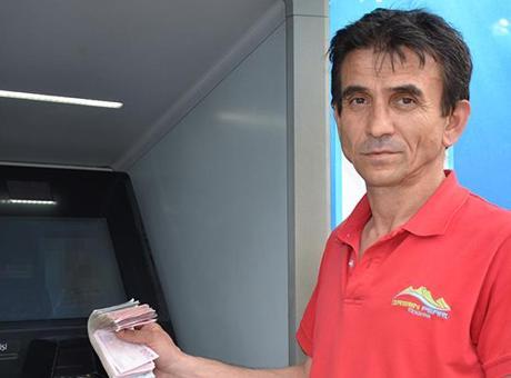 ATM'de Bulunan 19 Bin 500 Lira İle İnsani Değerleri Öne Çıkaran Bir Davranış