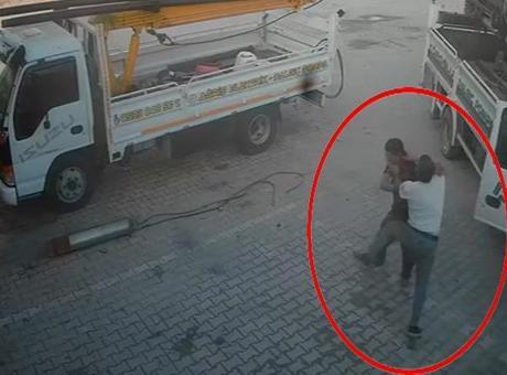 Sanayi Sitesinde İşçi Transferi Nedeniyle Tekme Tokat Kavga: 3 Yaralı