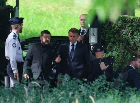 G7 Zirvesi'nde Macron ve Zelenskiy'nin Trump'a Yönelik Konuşmaları Mikrofonlara Takıldı