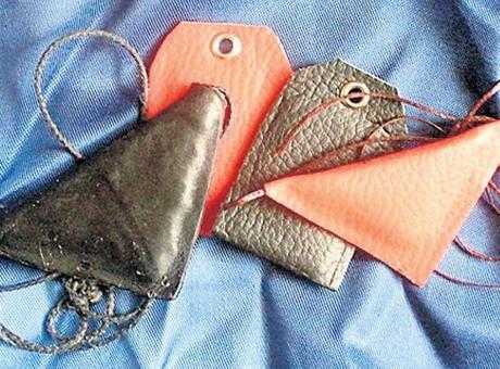 Boşanma Davasında Muska Krizi: Eşlerin Suçlamaları ve Mahkeme Kararı