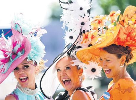 Royal Ascot'ta Geleneksel Şapka Yarışması Renkli Anlara Sahne Oldu