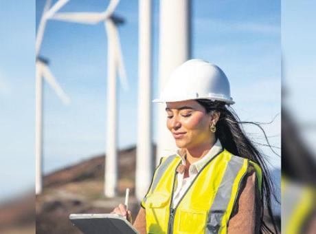 Kadınlar Enerji Sektöründe Geleceği Şekillendiriyor
