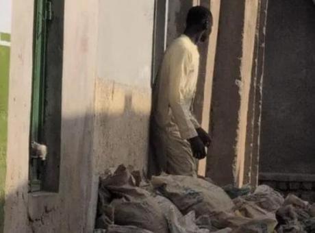 Kano'da Şok Olay: 50 Çuval İnsan Dışkısı Evden Çıktı, Mahalle Sakinleri İsyanda