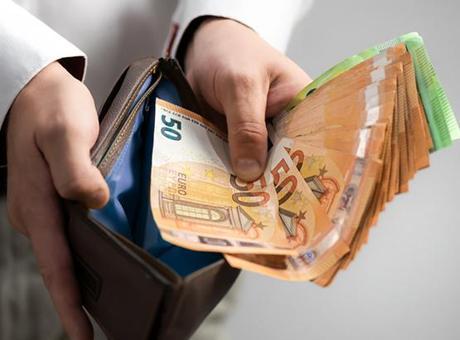 Almanya'da Diplomatik Maaşlarda Büyük Hata: 5 Milyon Euro Fazla Ödeme Yapıldı