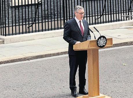 Starmer'dan Duygusal Veda: İngiltere'de Yeni Bir Dönem Başlıyor