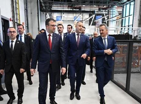 Polonya Savunma Bakanı Nawrocki'den ASELSAN Ziyareti: Türkiye ile Stratejik İttifaka Hazırız