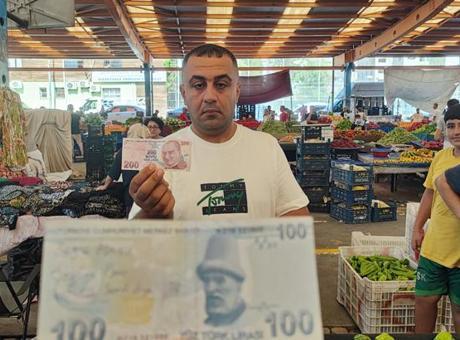 Adana'da Aşk Mesajlı Banknotlar Pazarı Sarstı: Ömer ve Özge'yi Arayan Esnaf Harekete Geçti
