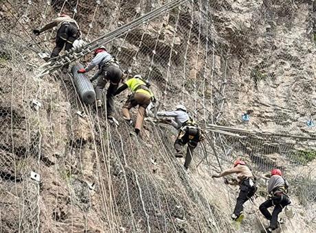 Sümela Manastırı'nda Güvenlik Çalışmaları Tamamlandı: Dağcılar Gece Gündüz Çalıştı