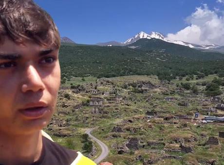 20 Yaşındaki Genç, Arıcılıkla Hayallerine Ulaşıyor: 'Kendi İşim Olsun İstedim'