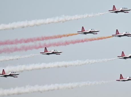 Türk Yıldızları Belçika Gökyüzünde Fırtına Gibi Esti: Uzun Süreli Gösteri ile Göz Doldurdu