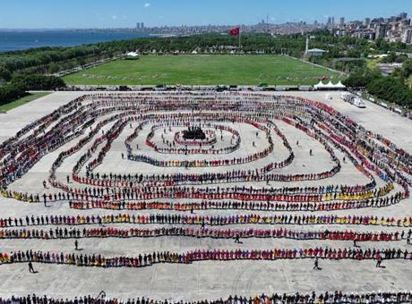 İstanbul'da 5 Bin Folklorcu ile Guinness Rekoru Kırıldı
