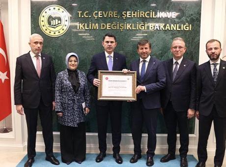 Bakan Kurum'a Pazarlar'dan Fahri Hemşehrilik Beratı
