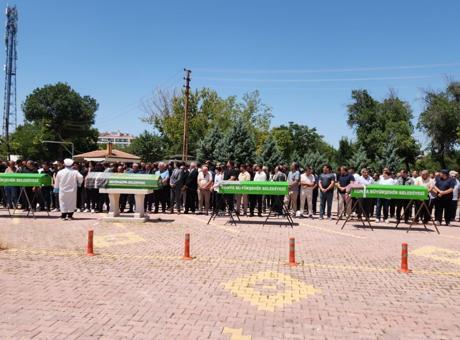 Tatil yolu faciaya döndü! Aynı aileden 5 kişi yan yana toprağa verildi