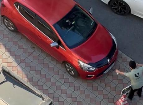 Otopark ücreti tartışması kamerada! Vale aracın önüne geçince sürücü gaza bastı