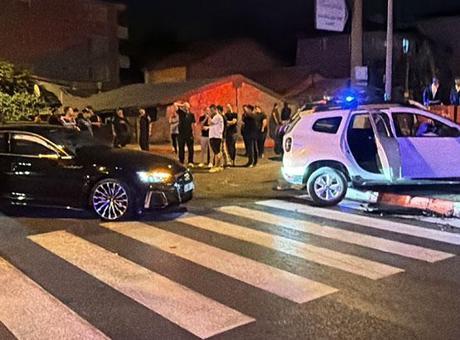 Bartın'da otomobil polis aracıyla çarpıştı: 2 polis yaralı