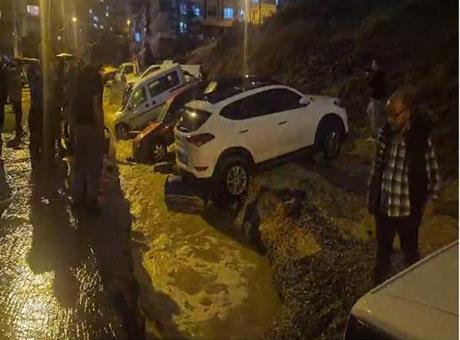 Ankara’da sel sonrası facia! Yol yarıldı 20 araç çukura düştü
