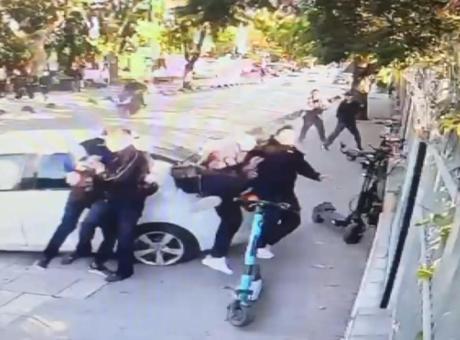 Üsküdar’da okul önünde feci kaza! Otomobil kaldırıma çıktı, 4 öğrenciye çarptı