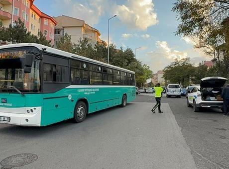 Kayseri'de feci kaza! Özel halk otobüsünün çarptığı bisikletli çocuk hayatını kaybetti