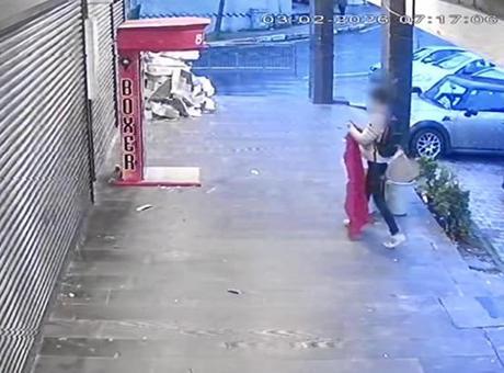 Beylikdüzü'nde Türk Bayrağına Saldırı: Güvenlik Kamerası Olayı Aydınlattı