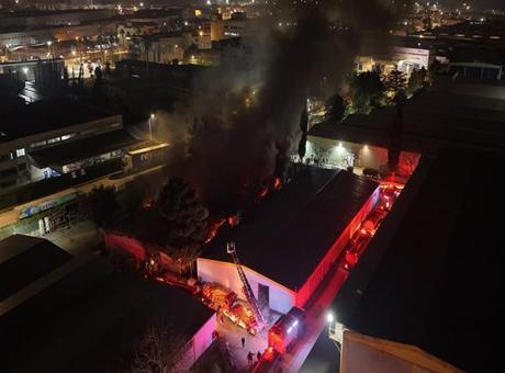 Bursa'da Tekstil Fabrikasında Çıkan Yangın Korkuttu