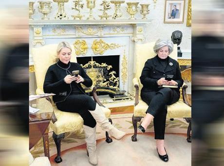 Beyaz Saray'da Önemli Anlar: Basın Toplantısı Sırasında Dikkat Dağıtan Anlar