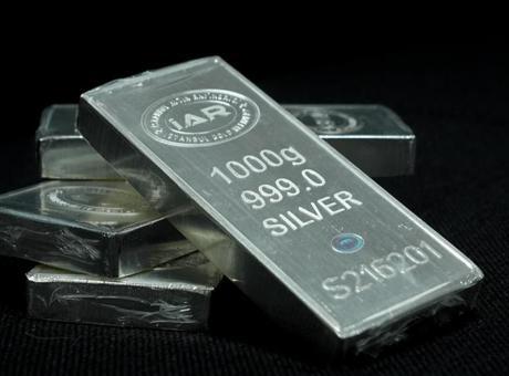 Gümüş Fiyatlarında Keskin Düşüş: Ons Değeri Yüzde 35 Geriledi